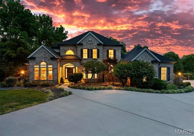 3rd image of 17 West Dr, Chesterfield, MO 63017 | MLS# MIS26037452
