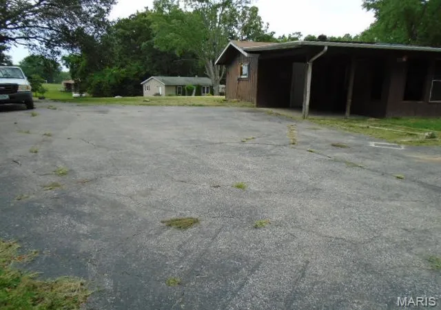 3rd image of 4211 Old Rd, De Soto, MO 63020 | MLS# MIS26037456
