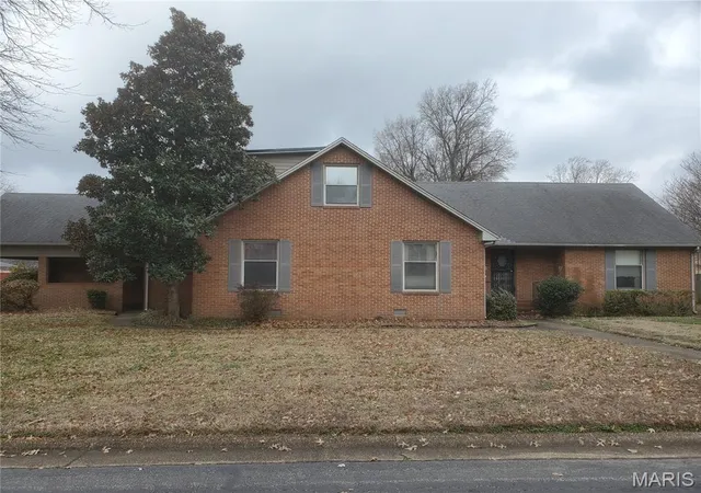 1st image of 100 N Clayton St, Charleston, MO 63834 | MLS# MIS26037463