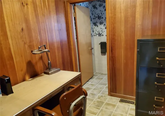 4th image of 100 N Clayton St, Charleston, MO 63834 | MLS# MIS26037463