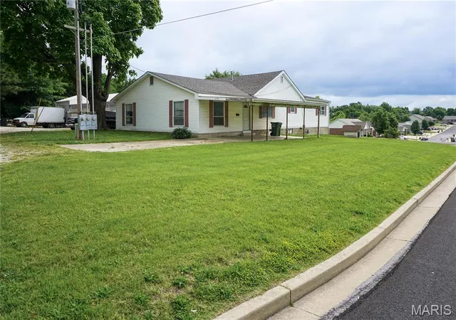 Homes for sale in Rolla, MO | 2018 Old Saint James Rd, Rolla, MO 65401 | MLS# MIS26037464