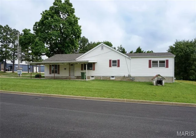 Homes for sale in Rolla, MO | 2018 Old Saint James Rd, Rolla, MO 65401 | MLS# MIS26037464