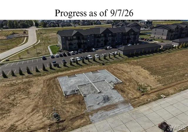 Photo 2 of Single family home for sale at 305 Celtics Ct, Glen Carbon, IL 62034 | MLS# MIS26037469 | Listing updated on 2026-09-10