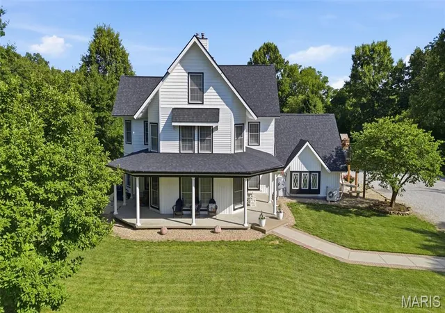 Homes for sale in Columbia, IL | 2838 Woodson Dr, Columbia, IL 62236 | MLS# MIS26037476
