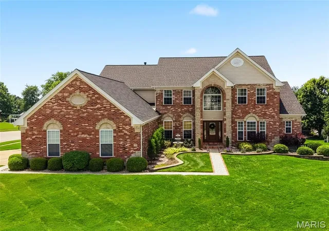 Homes for sale in Dardenne Prairie, MO | 208 Kings Mill Ct, Dardenne Prairie, MO 63368 | MLS# MIS26037494