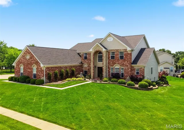 Homes for sale in Dardenne Prairie, MO | 208 Kings Mill Ct, Dardenne Prairie, MO 63368 | MLS# MIS26037494