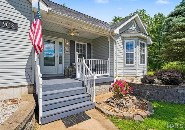 3rd image of 9618 E Vista Dr, Hillsboro, MO 63050 | MLS# MIS26037500