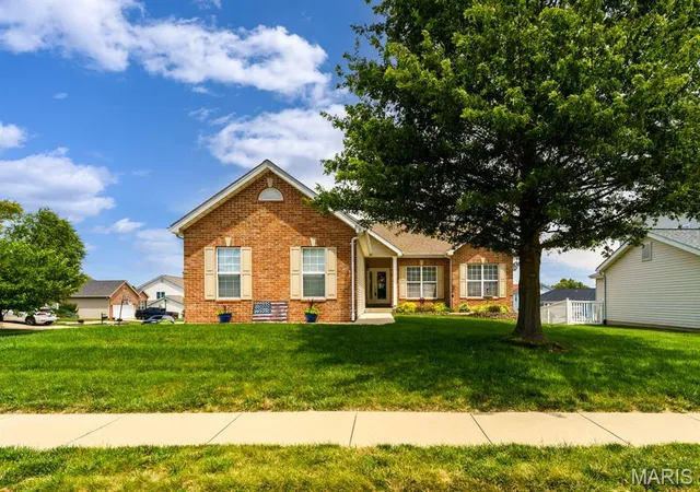 2nd image of 808 Blazing Star Dr, Waterloo, IL 62298 | MLS# MIS26037506