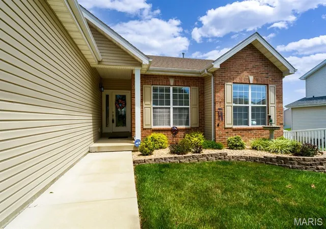 3rd image of 808 Blazing Star Dr, Waterloo, IL 62298 | MLS# MIS26037506