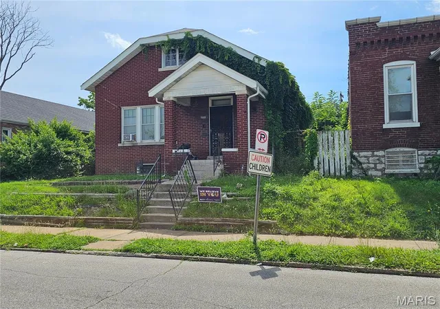 Photo 2 of Sale Pending at 4204 N Euclid Ave, St Louis, MO 63115 | MLS# MIS26037515 | Listing updated on 2026-08-21
