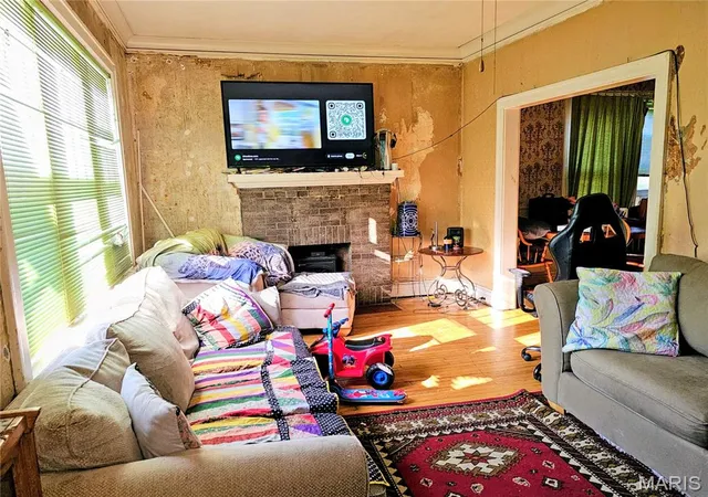 Photo 4 of Sale Pending at 4204 N Euclid Ave, St Louis, MO 63115 | MLS# MIS26037515 | Listing updated on 2026-08-21