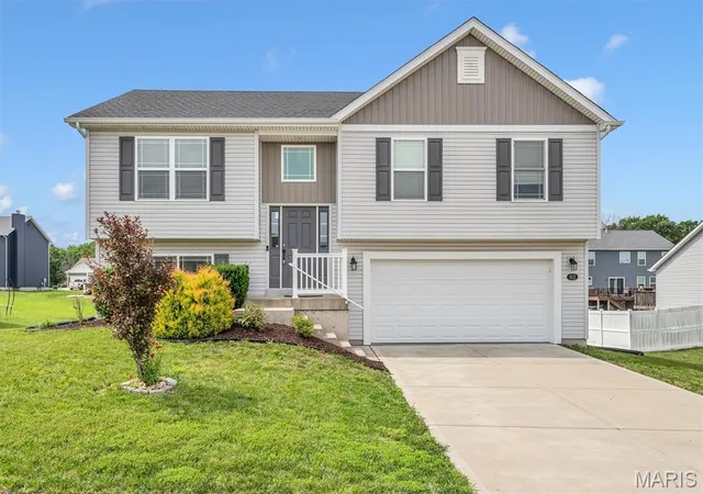 Homes for sale in Warrenton, MO | 912 Mohawk Ct, Warrenton, MO 63383 | MLS# MIS26037516
