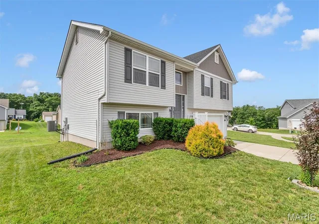 Homes for sale in Warrenton, MO | 912 Mohawk Ct, Warrenton, MO 63383 | MLS# MIS26037516