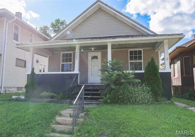 Homes for sale in Granite City, IL | 2447 Delmar Ave, Granite City, IL 62040 | MLS# MIS26037532
