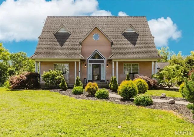 Homes for sale in Nashville, IL | 42 Hickory Street, Nashville, IL 62263 | MLS# MIS26037549