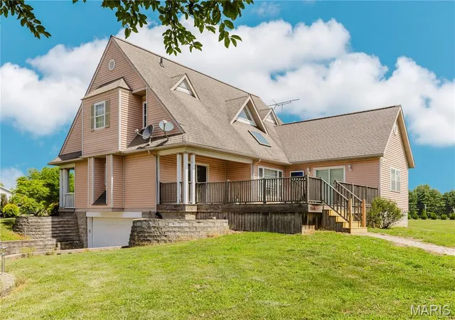 Homes for sale in Nashville, IL | 42 Hickory Street, Nashville, IL 62263 | MLS# MIS26037549