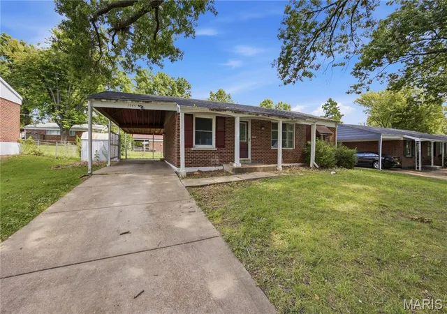 Photo 2 of Single family home for sale at 1745 Foley Dr, St Louis, MO 63136 | MLS# MIS26037550 | Listing updated on 2026-10-14