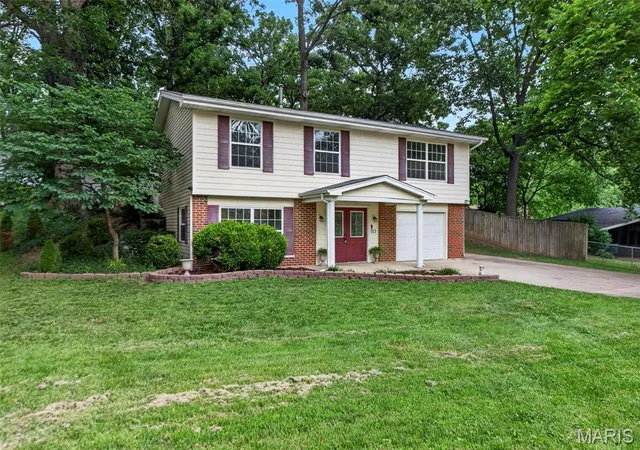 Photo 1 of Sale Pending at 711 Montbrook Dr, O Fallon, MO 63366 | MLS# MIS26037552 | Listing updated on 2026-09-18