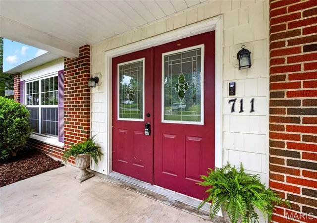 Photo 3 of Sale Pending at 711 Montbrook Dr, O Fallon, MO 63366 | MLS# MIS26037552 | Listing updated on 2026-09-18