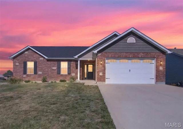 Homes for sale in Troy, MO | 13 Berkshire Ct, Troy, MO 63379 | MLS# MIS26037572