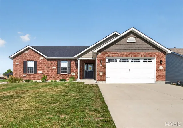 Homes for sale in Troy, MO | 13 Berkshire Ct, Troy, MO 63379 | MLS# MIS26037572