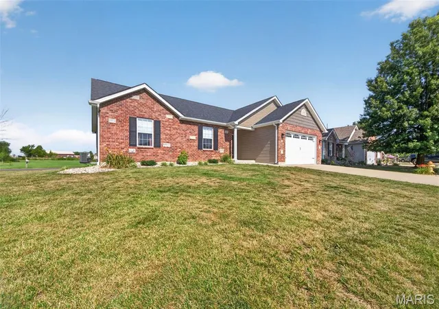 Homes for sale in Troy, MO | 13 Berkshire Ct, Troy, MO 63379 | MLS# MIS26037572