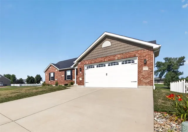 Homes for sale in Troy, MO | 13 Berkshire Ct, Troy, MO 63379 | MLS# MIS26037572