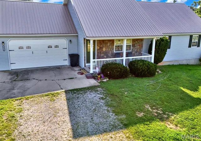 Homes for sale in Plato, MO | 13996 Sherwood Lane, Plato, MO 65552 | MLS# MIS26037582