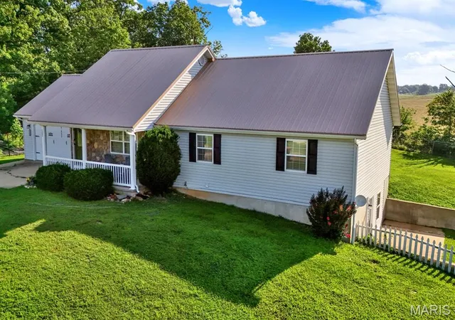 Homes for sale in Plato, MO | 13996 Sherwood Lane, Plato, MO 65552 | MLS# MIS26037582