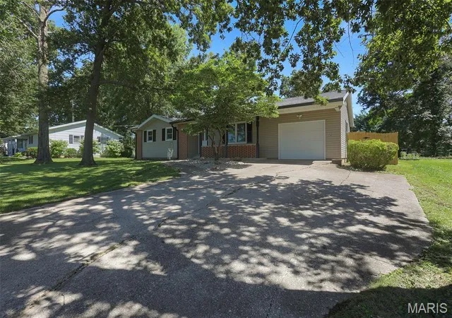 Homes for sale in Carlinville, IL | 1217 E Nicholas St, Carlinville, IL 62626 | MLS# MIS26037589