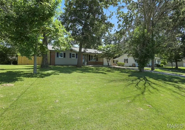 Homes for sale in Carlinville, IL | 1217 E Nicholas St, Carlinville, IL 62626 | MLS# MIS26037589