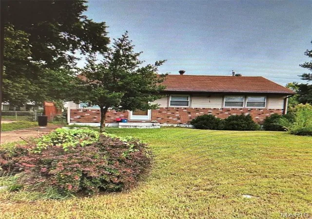 Homes for sale in Unincorporated, MO | 417 Shepley Dr, Unincorporated, MO 63137 | MLS# MIS26037607