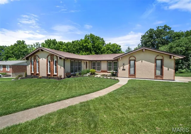 Homes for sale in Manchester, MO | 430 Glan Tai Dr, Manchester, MO 63011 | MLS# MIS26037627