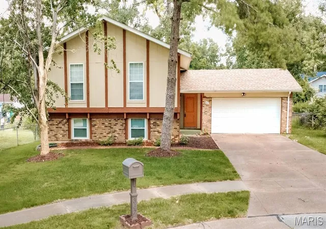 2nd image of 367 Napoli Ct, Ballwin, MO 63021 | MLS# MIS26037629
