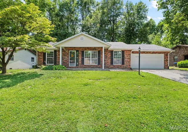 Homes for sale in Swansea, IL | 125 Turnbridge Dr, Swansea, IL 62226 | MLS# MIS26037647