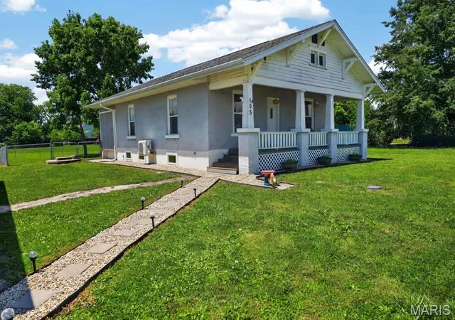 Homes for sale in Wilsonville, IL | 105 Helmuth, Wilsonville, IL 62093 | MLS# MIS26037649