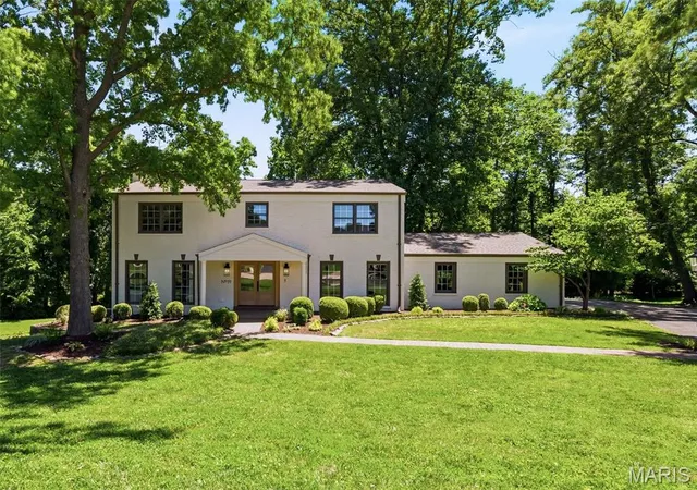 Single Family Residence at 19 Sackston Woods Ln, Saint Louis, MO 63141 | MLS# MIS26037662 | | Sold on 2026-07-23