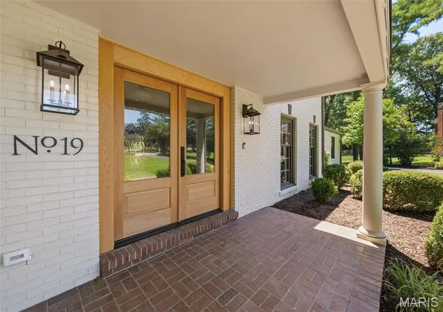 Photo 4 of Single Family Residence at 19 Sackston Woods Ln, Saint Louis, MO 63141 | MLS# MIS26037662 | | Sold on 2026-07-23