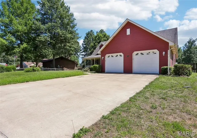 Homes for sale in Bethalto, IL | 2 Bradford Pl, Bethalto, IL 62010 | MLS# MIS26037670