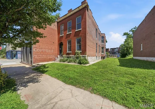 Homes for sale in Saint Louis, MO | 4249 Arco Ave, Saint Louis, MO 63110 | MLS# MIS26037687