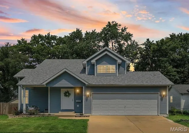 Photo 1 of Single family home for sale at 506 E Washington St, O Fallon, IL 62269 | MLS# MIS26037694 | Listing updated on 2026-09-24