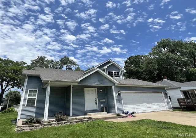 Homes for sale in O Fallon, IL | 506 E Washington St, O Fallon, IL 62269 | MLS# MIS26037694