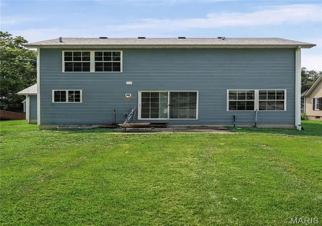 Photo 3 of Single family home for sale at 506 E Washington St, O Fallon, IL 62269 | MLS# MIS26037694 | Listing updated on 2026-10-05
