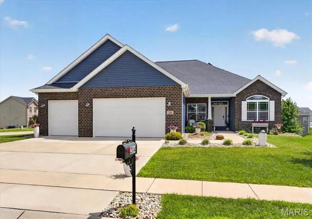 Homes for sale in Glen Carbon, IL | 204 Meridian Oaks Dr, Glen Carbon, IL 62034 | MLS# MIS26037695