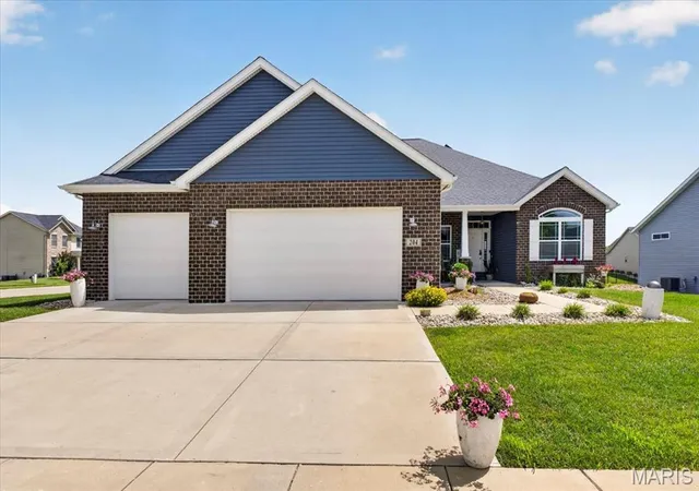 Homes for sale in Glen Carbon, IL | 204 Meridian Oaks Dr, Glen Carbon, IL 62034 | MLS# MIS26037695