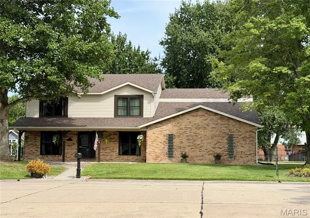 1st image of 404 Hunters Gln, Belleville, IL 62220 | MLS# MIS26037696