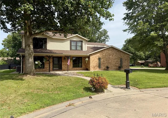 Photo 4 of Single family home for sale at 404 Hunters Gln, Belleville, IL 62220 | MLS# MIS26037696 | Listing updated on 2026-10-01