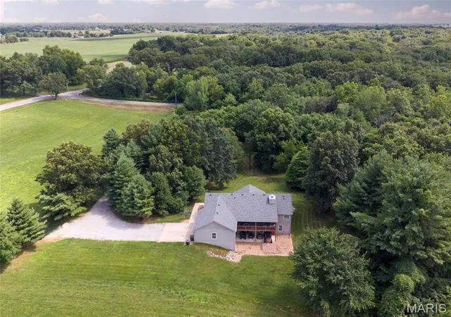Homes for sale in Edwardsville, IL | 8125 E Mick Rd, Edwardsville, IL 62025 | MLS# MIS26037705