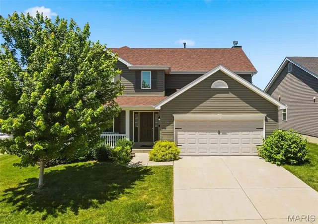 Photo 3 of Single family home for sale at 211 Pearl Vista Dr, O Fallon, MO 63366 | MLS# MIS26037716 | Listing updated on 2026-08-31
