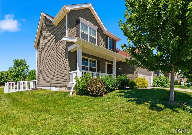 Photo 3 of Single family home for sale at 211 Pearl Vista Dr, O Fallon, MO 63366 | MLS# MIS26037716 | Listing updated on 2026-08-31
